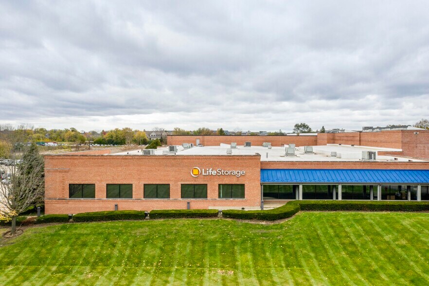 1455 S Barrington Rd, Barrington, IL à louer - Photo du bâtiment - Image 2 de 10