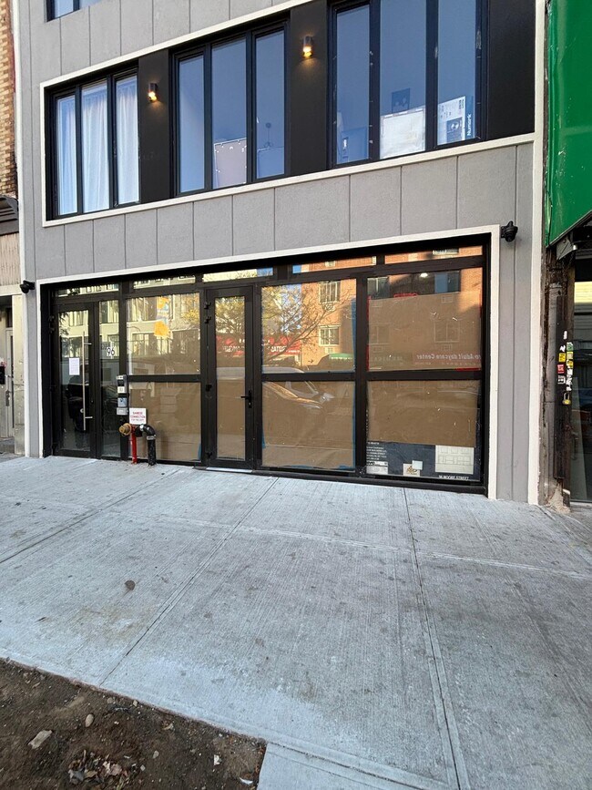 Plus de détails pour 96 Moore St, Brooklyn, NY - Commerce de détail à louer