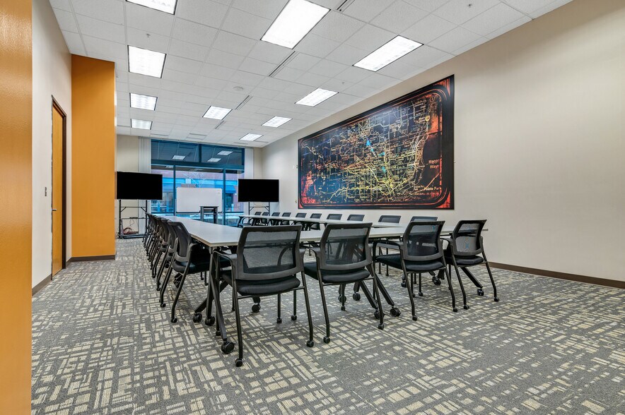 20750 Civic Center Dr, Southfield, MI à louer - Photo intérieure - Image 3 de 9