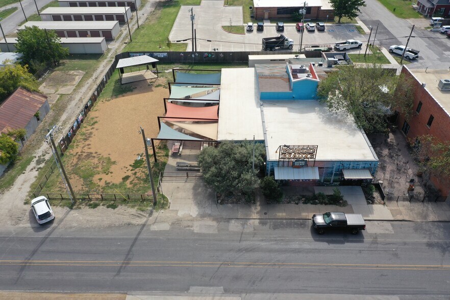 218 W Walnut St, Celina, TX à vendre - Photo du bâtiment - Image 2 de 5