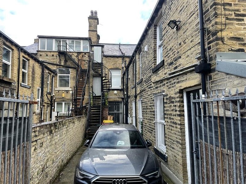 24 Clare Rd, Halifax for sale - Building Photo - Image 2 of 13