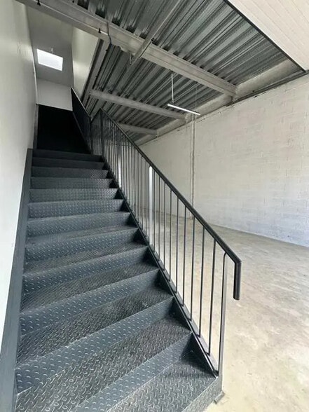 46 Rue Des Osiers, Coignières for lease - Interior Photo - Image 3 of 8