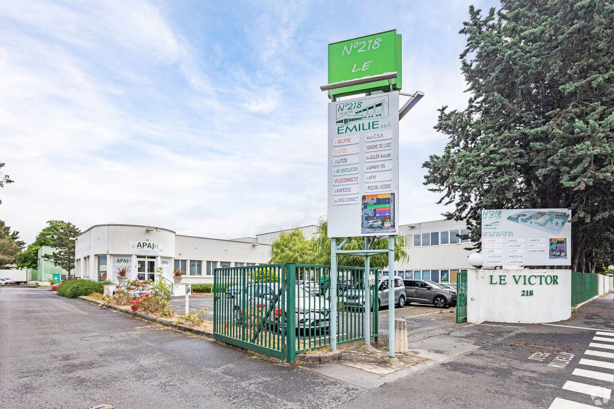 Chaussee Jules Cesar, Beauchamp for lease Primary Photo- Image 1 of 3