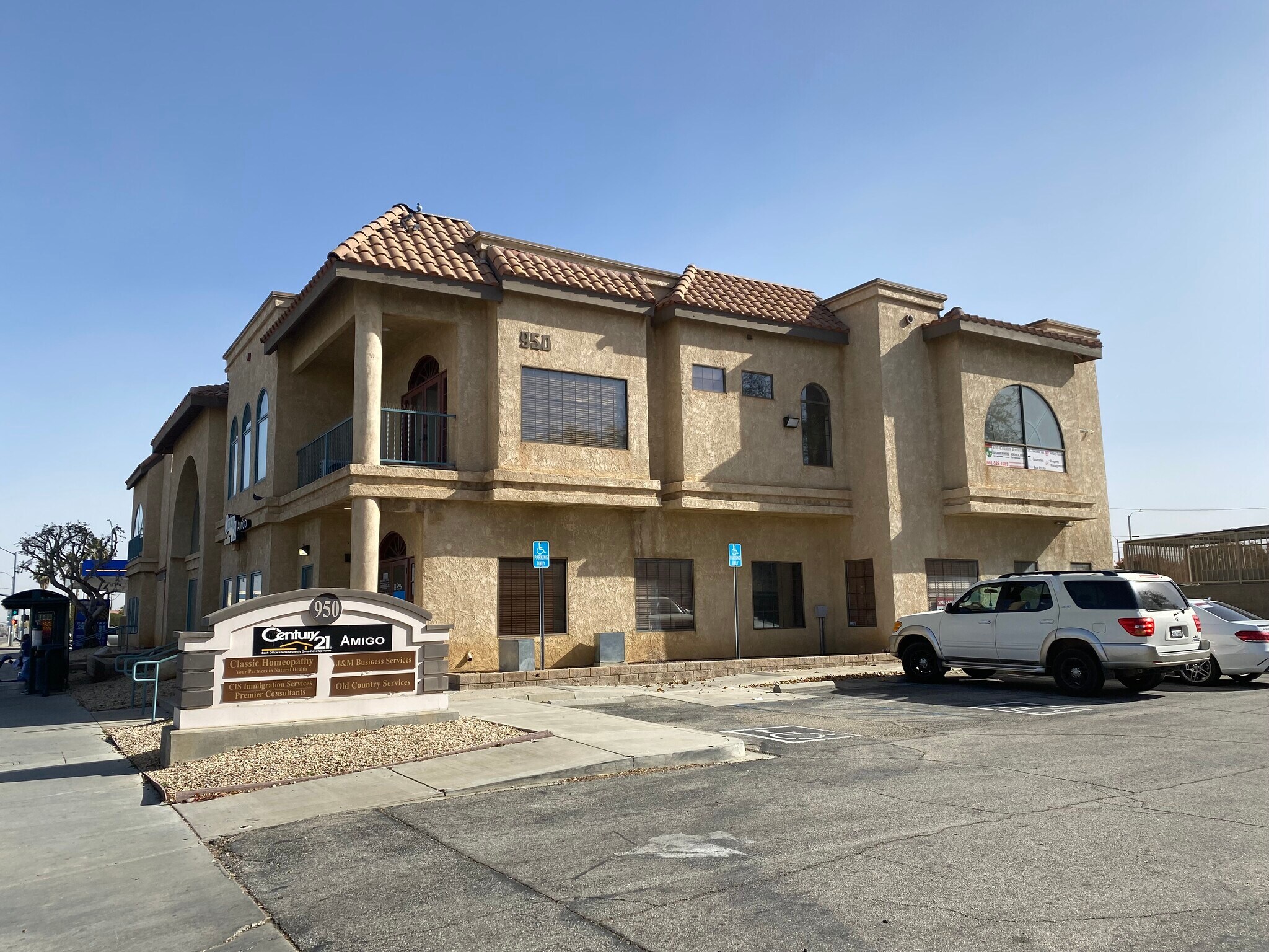 950 E Palmdale Blvd, Palmdale, CA à louer Photo du bâtiment- Image 1 de 14