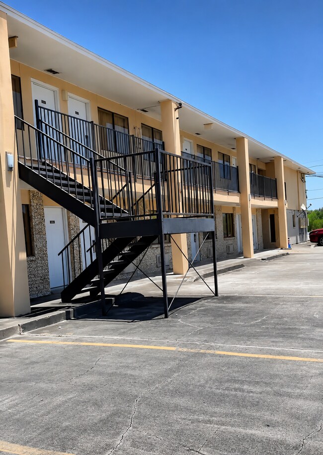 Plus de détails pour 2225 US-77, Robstown, TX - Services hôteliers à vendre
