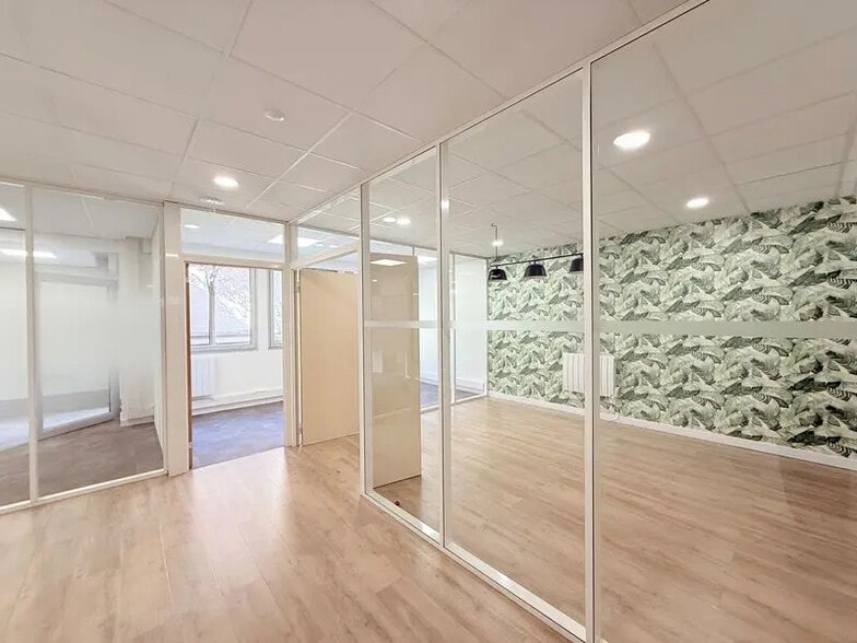 Office in Paris for sale - Building Photo - Image 2 of 17