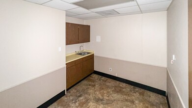 3434 Flushing St, Flint, MI for lease Interior Photo- Image 1 of 8