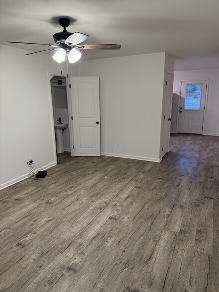 220 Morningside Dr, Benton, KY à vendre - Photo du bâtiment - Image 2 de 8