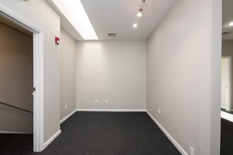 337 Edwin Dr, Virginia Beach, VA à louer Photo intérieure- Image 2 de 10