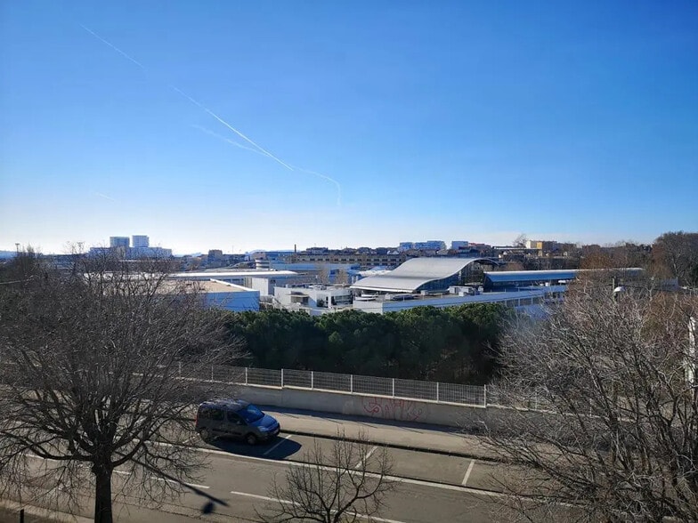 Office in Marseille for lease - Building Photo - Image 2 of 3