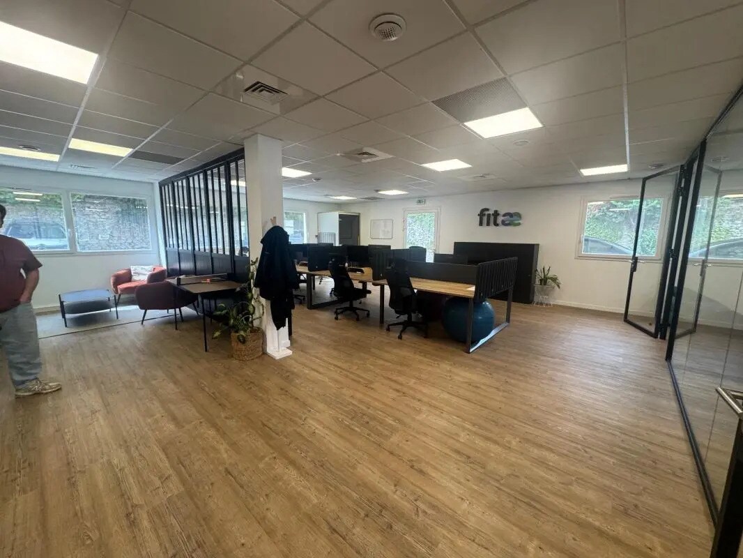 Bureau dans Gémenos à louer Photo intérieure- Image 1 de 8