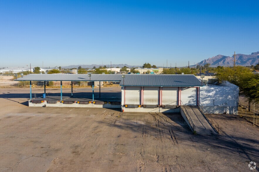 2455 N Fairview Ave, Tucson, AZ à louer - Photo du bâtiment - Image 1 de 4