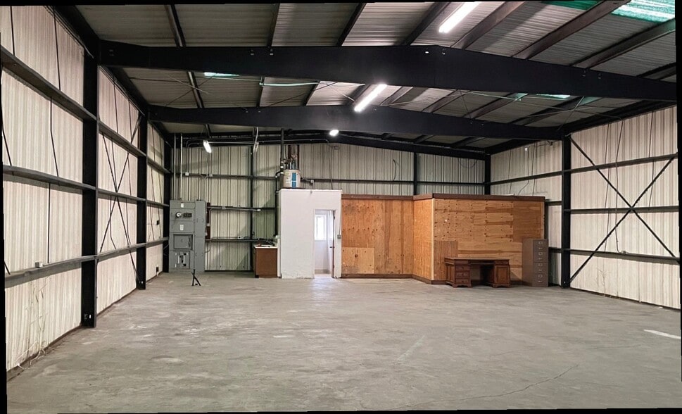 531 N Marine Ave, Wilmington, CA for sale - Interior Photo - Image 3 of 11