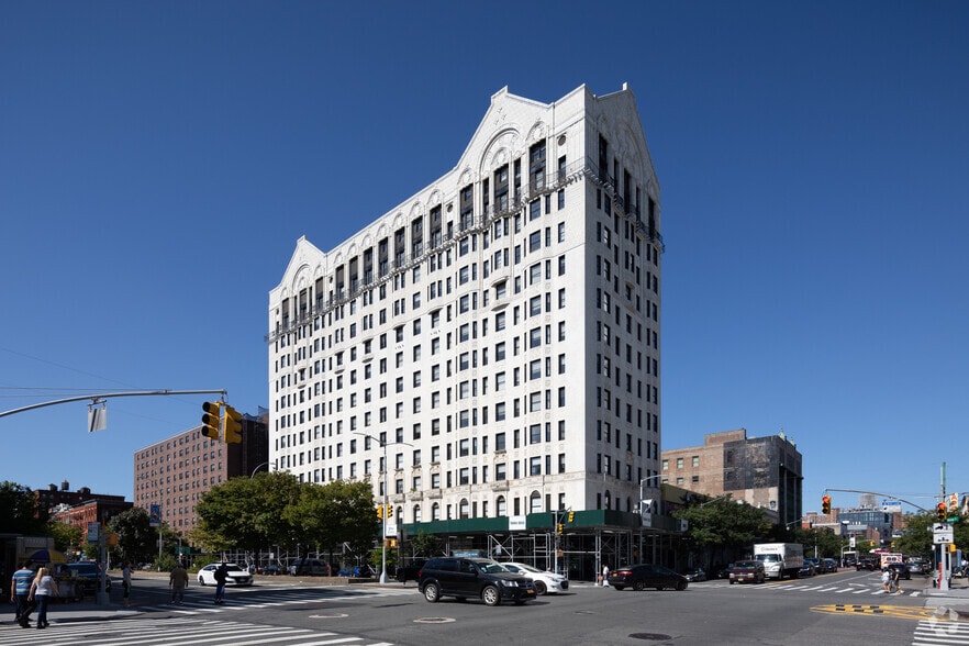 2090 Seventh Ave, New York, NY for lease - Building Photo - Image 2 of 3