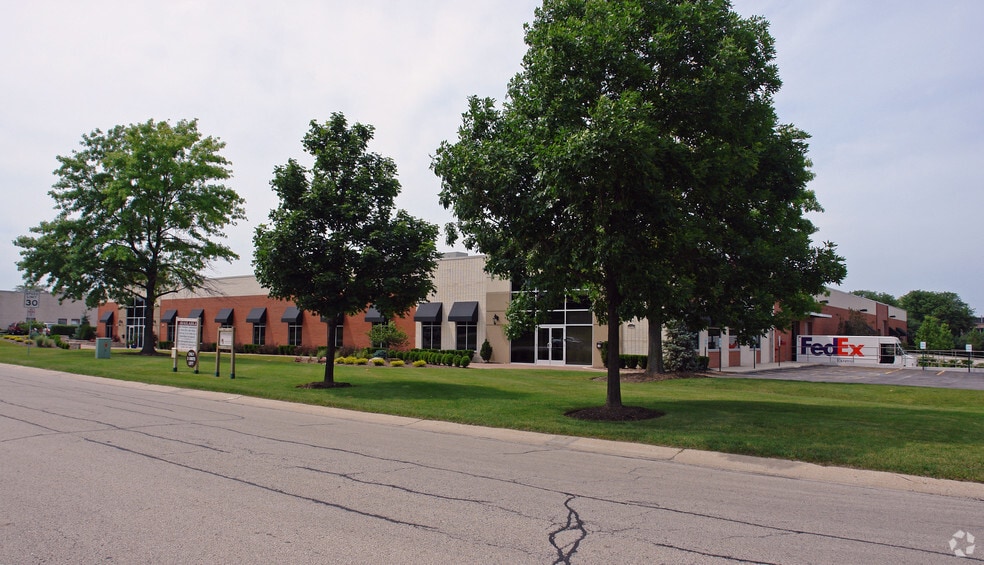 145 Tower Dr, Burr Ridge, IL for sale - Building Photo - Image 2 of 27