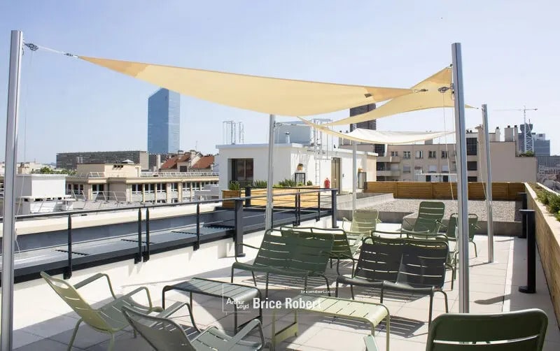 Office in Lyon for lease - Building Photo - Image 2 of 9