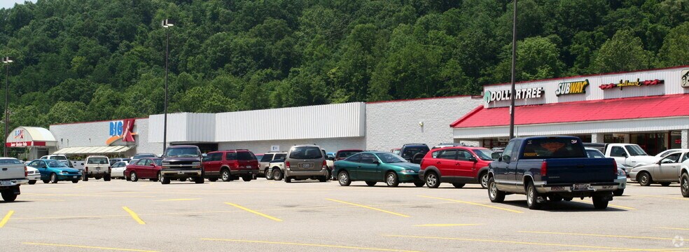 201-223 Crossings Mall, Elkview, WV à louer - Photo du b timent - Image 2 de 4