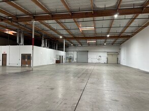 1225 Park Center Dr, Vista, CA à louer Photo du bâtiment- Image 2 de 2