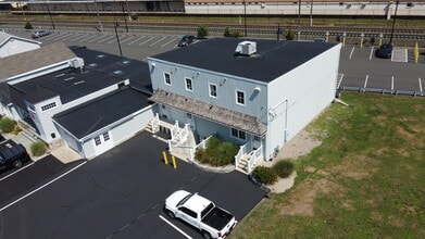 27 W Main St, Clinton, CT for lease Interior Photo- Image 1 of 10