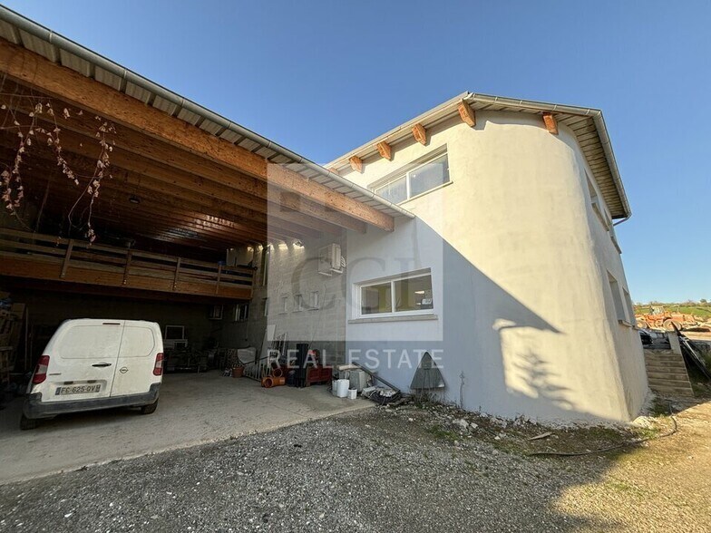 Flex dans Saint-Just-Chaleyssin à louer - Photo du bâtiment - Image 3 de 12