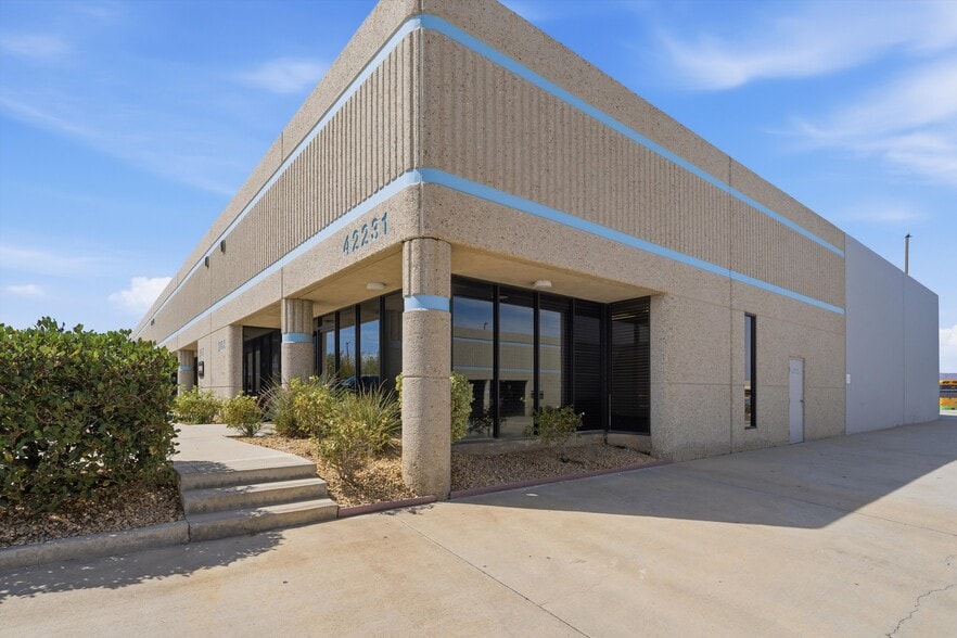 42207 6th St W, Lancaster, CA for lease - Building Photo - Image 3 of 25