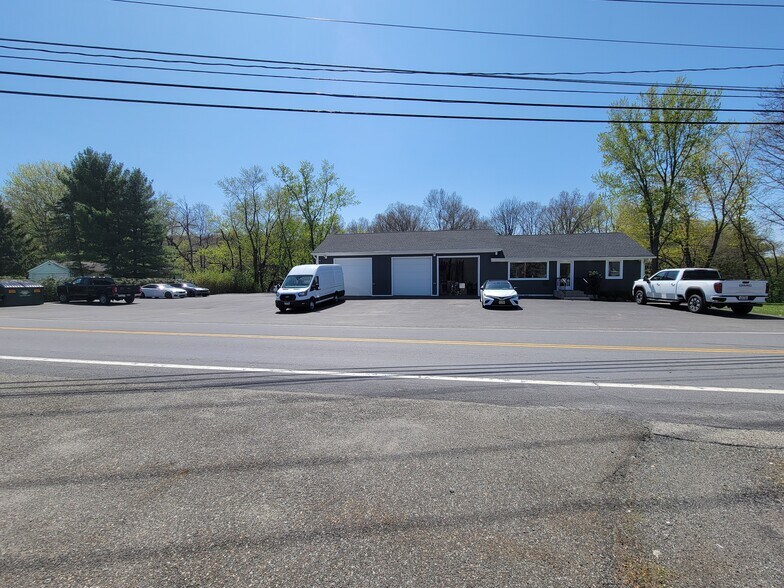 4 Orrs Mills Rd, Salisbury Mills, NY à vendre - Photo du bâtiment - Image 2 de 24