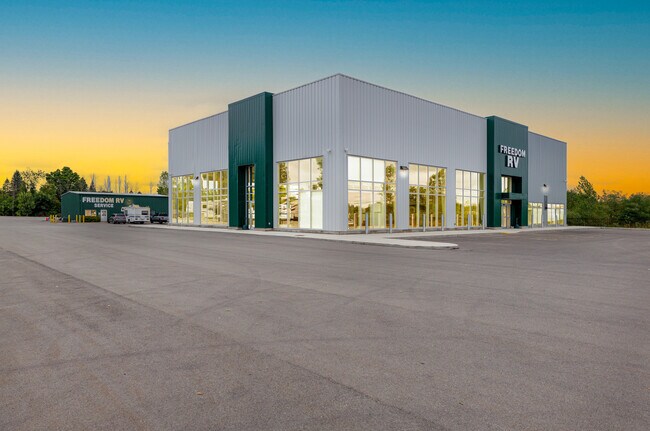 Plus de détails pour 663 Stewart Blvd, Brockville, ON - Industriel à vendre