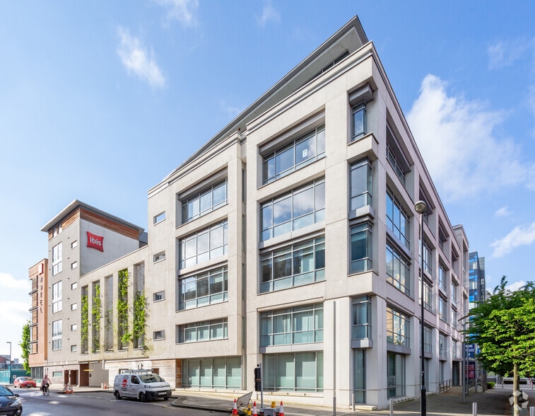 1 Linear Park, Bristol à louer - Photo du bâtiment - Image 3 de 7