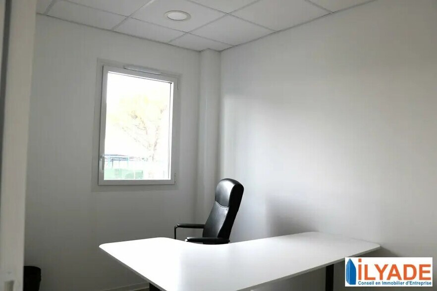 Flex in Rousset for lease - Building Photo - Image 2 of 7