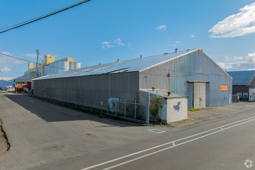 1107-1111 Gibson Rd, Woodland, CA à vendre - Photo du bâtiment - Image 2 de 9