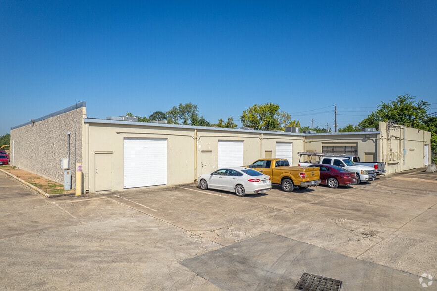 9434 Katy Fwy, Houston, TX for lease - Building Photo - Image 2 of 3
