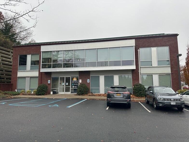 1092 W Jericho Tpke, Commack, NY for lease - Building Photo - Image 2 of 23