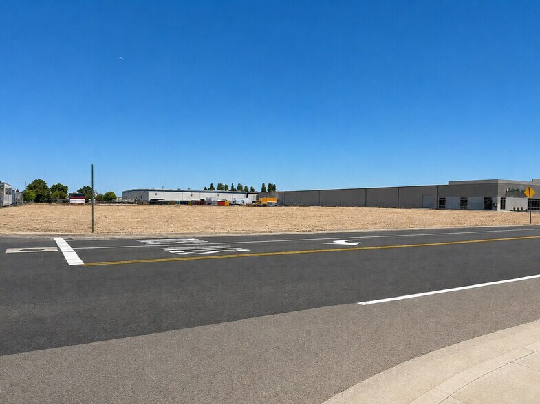 S Granada Dr, Madera, CA for sale - Building Photo - Image 1 of 4