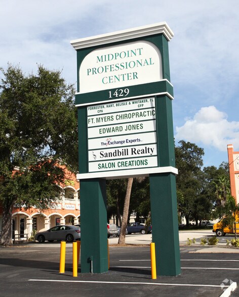 1429 Colonial Blvd, Fort Myers, FL à louer - Photo du bâtiment - Image 2 de 4