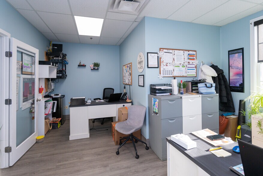 36 Sparhawk St, Amesbury, MA à vendre - Photo du bâtiment - Image 3 de 43