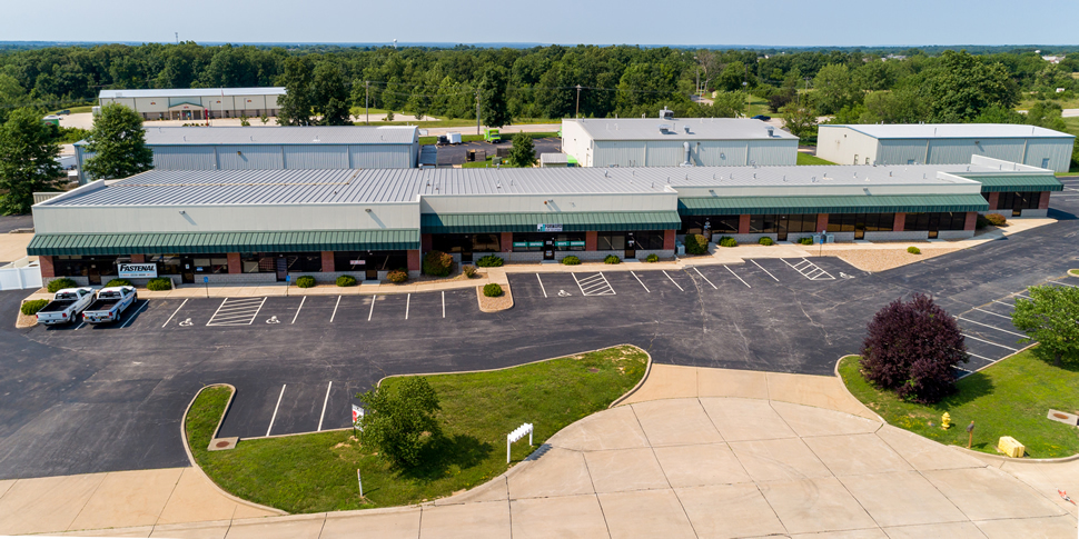 135 Hamilton Industrial Ct, Wentzville, MO for lease - Building Photo - Image 2 of 4