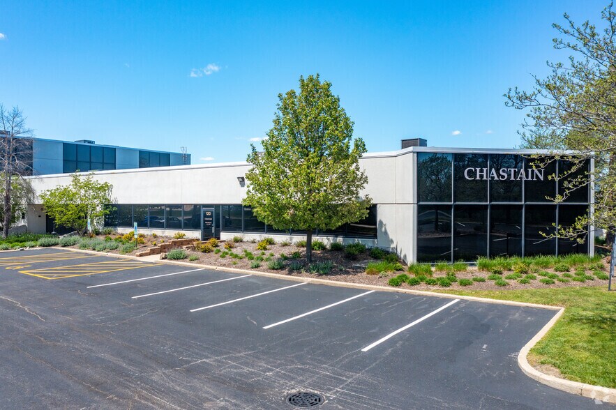 120-160 W Center Ct, Schaumburg, IL à louer - Photo du bâtiment - Image 2 de 4