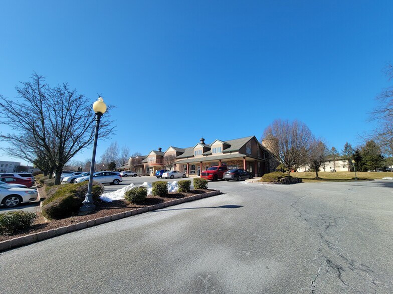 4011 William Penn Hwy, Easton, PA à louer - Photo du bâtiment - Image 2 de 3