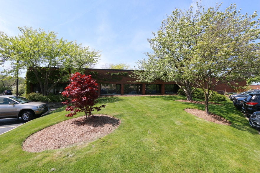 666 Dundee Rd, Northbrook, IL à louer - Photo du bâtiment - Image 2 de 19