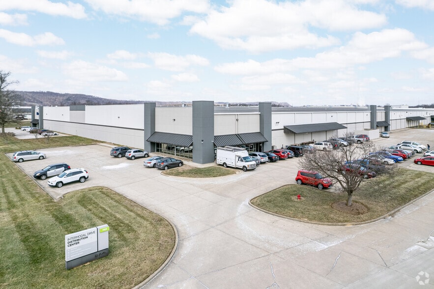 7101 Intermodal Dr, Louisville, KY for lease - Building Photo - Image 1 of 14