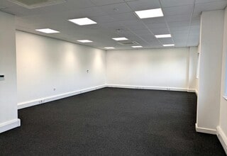 Hanworth Ln, Chertsey for lease Interior Photo- Image 2 of 3