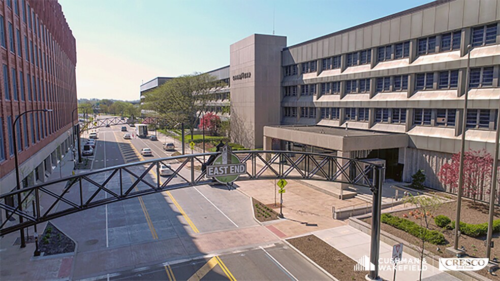 1200 E Market St, Akron, OH à louer - Photo du bâtiment - Image 2 de 10