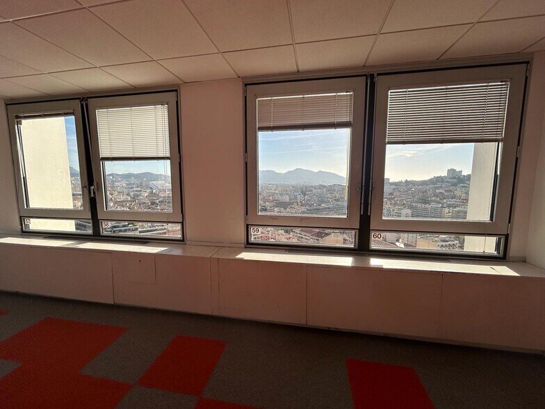 65 Avenue Jules Cantini, Marseille for sale - Interior Photo - Image 3 of 8