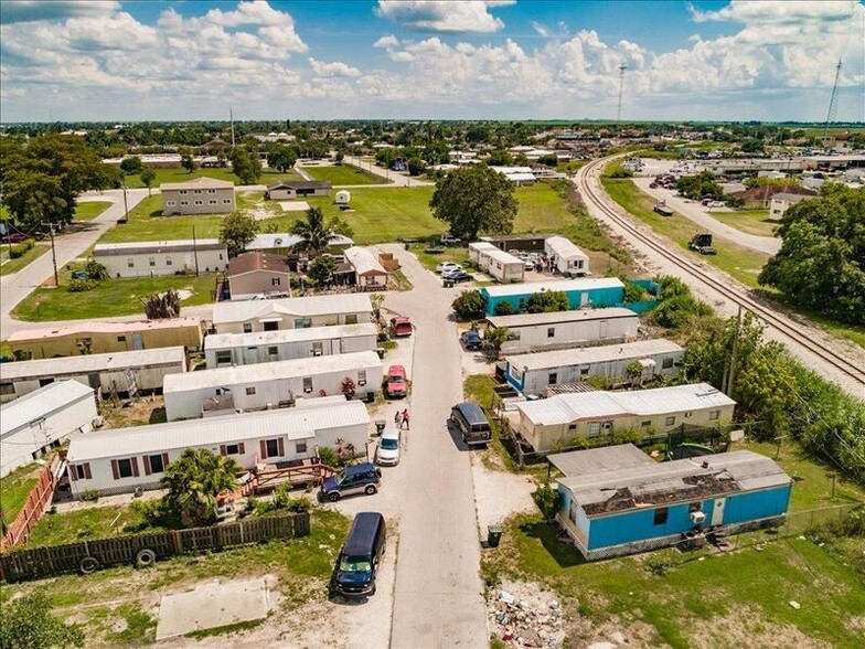 300 NW 11th St, Belle Glade, FL à vendre - Photo principale - Image 1 de 1