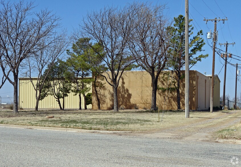 1725 N Nashville Ave, Lubbock, TX à vendre - Photo du bâtiment - Image 2 de 2