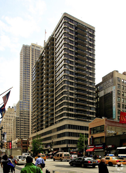 980 Avenue of the Americas, New York, NY for lease - Building Photo - Image 2 of 4