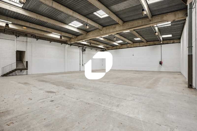 Flex in Palaiseau for lease - Interior Photo - Image 2 of 13