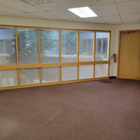 1891 Santa Barbara Dr, Lancaster, PA for lease - Interior Photo - Image 3 of 5