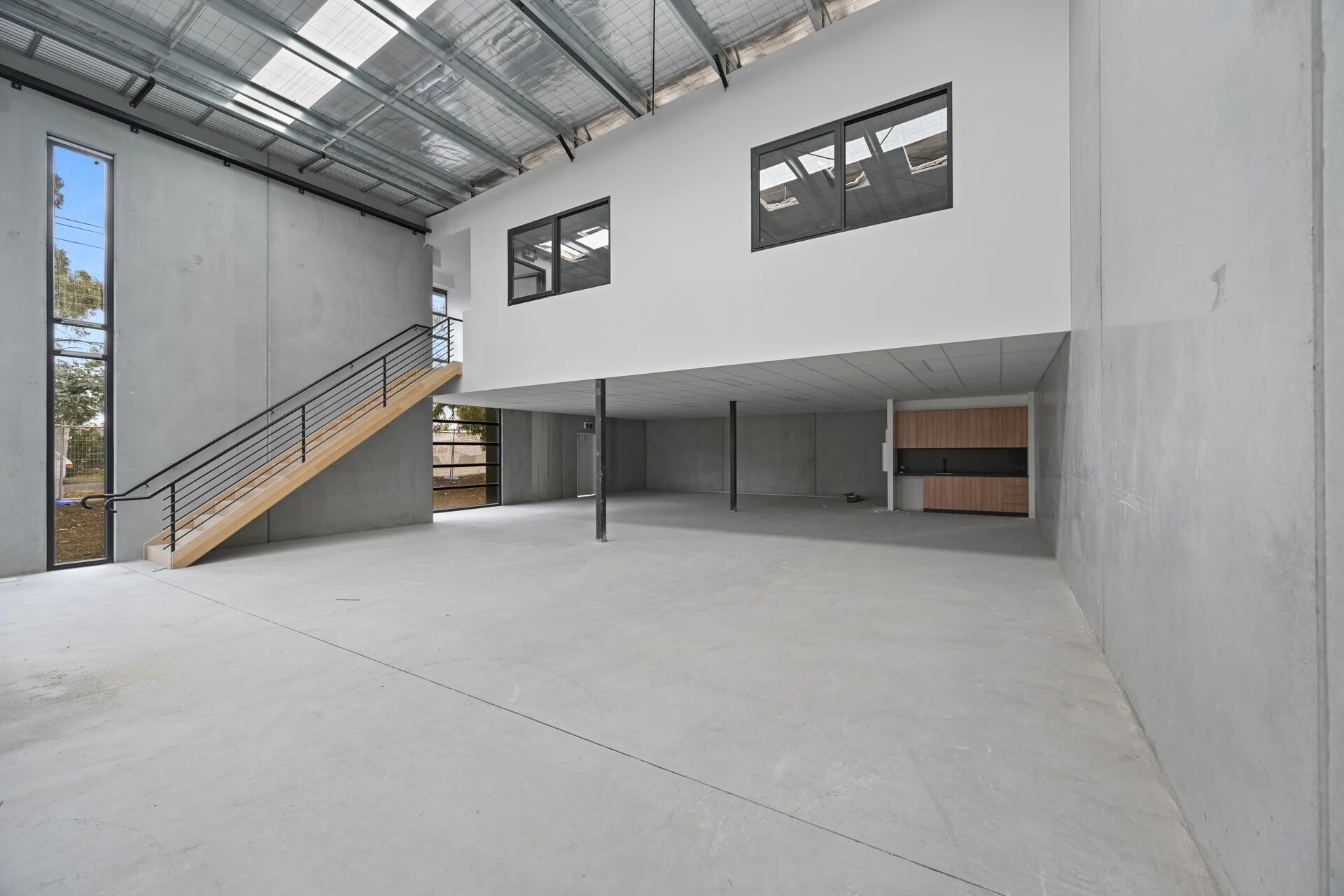 1-2 Wandarri Ct, CHELTENHAM for lease Interior Photo- Image 1 of 2