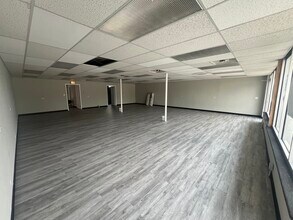 35-101 E Fullerton Ave, Addison, IL for lease Building Photo- Image 2 of 9